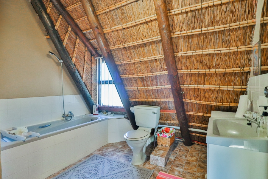 4 Bedroom Property for Sale in Stilbaai Wes Western Cape